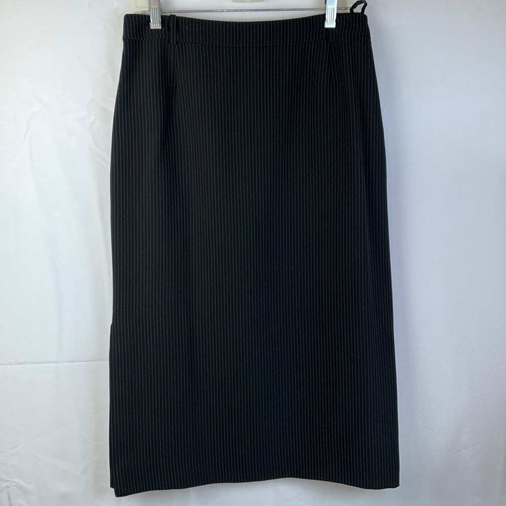 Black and Tan Striped Skirt Size 10 side Zipper and pleat. Like new. belt loops.
